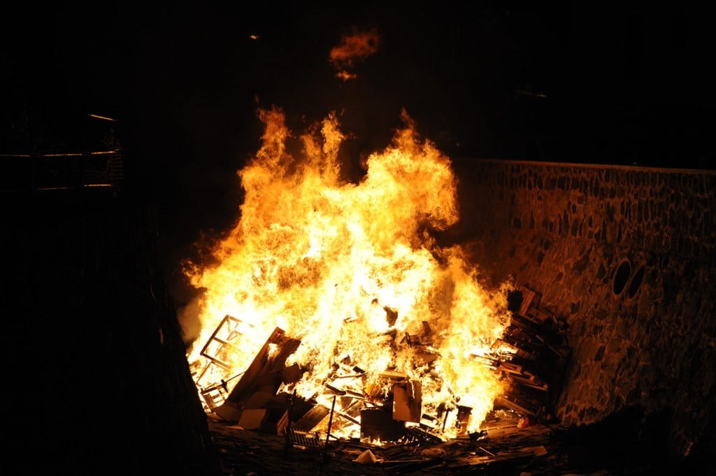 Wo wird die Johannisnacht auf Teneriffa gefeiert? Lagerfeuer, Batucada-Umzüge und Open-Air-Feste auf der ganzen Insel